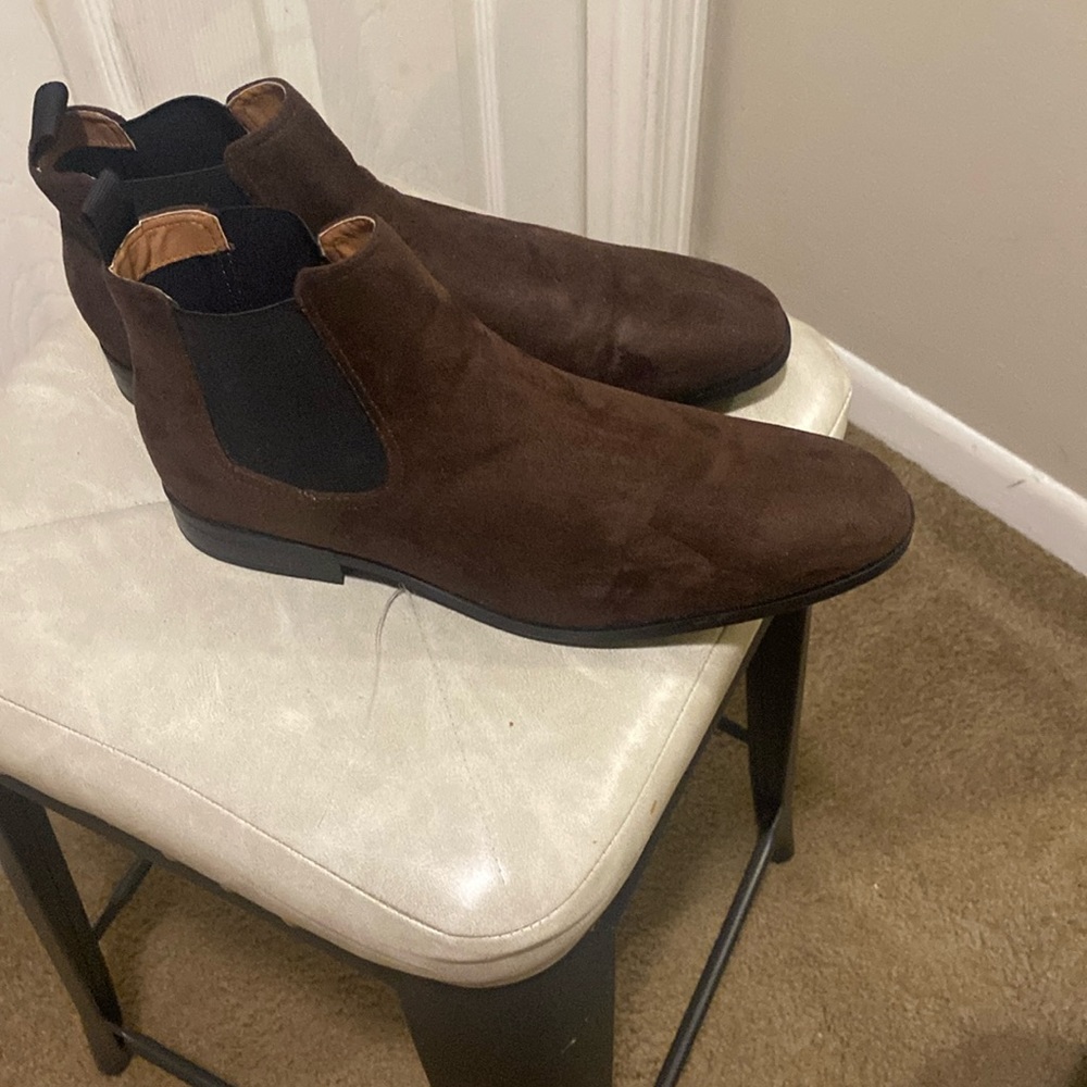 H&M men’s 10.5 Chelsey boots